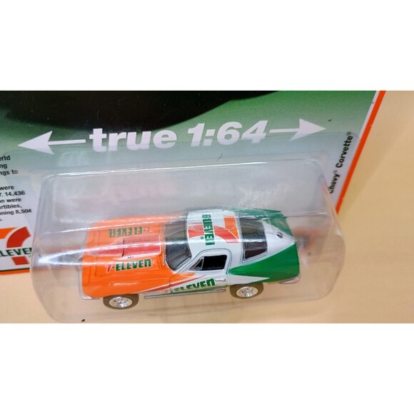 2023 AW Auto World Deluxe Series 7-11 Seven Eleven 1967 Chevy Corvette 1:64 - Picture 3 of 6